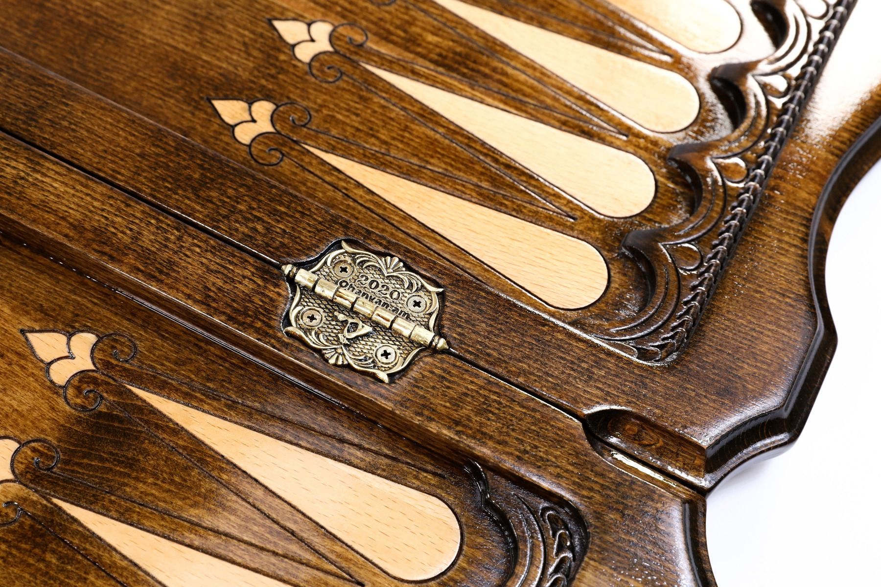 Celebrate the art and strategy of ancient Assyria with a wooden backgammon set featuring the iconic Coat of Arms.