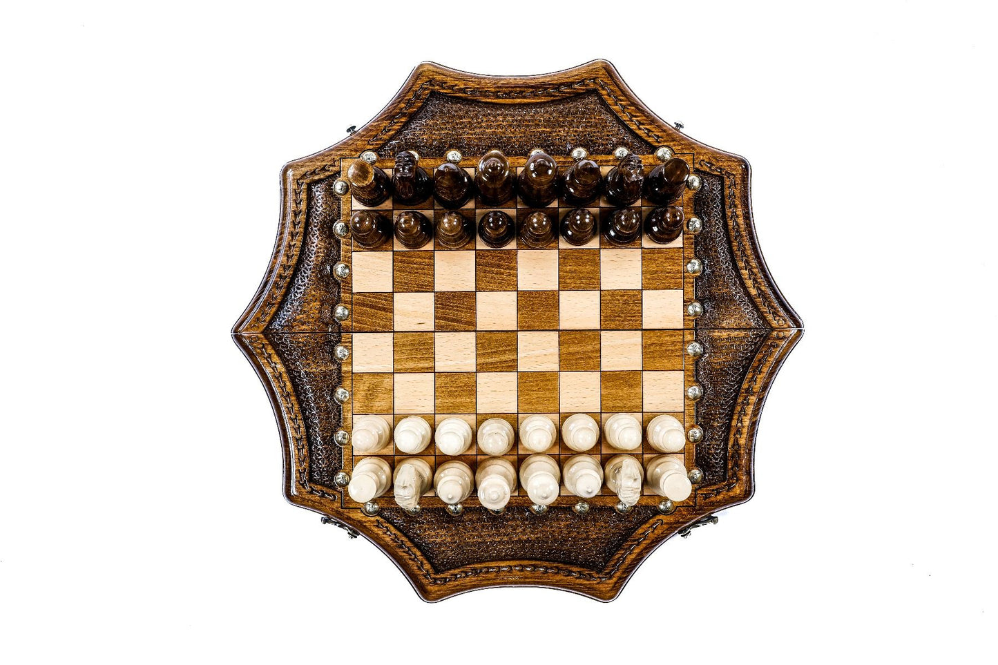 A testament to skilled artisanship, this unique luxury chess set invites players to explore the game within a framework of creativity, elegance, and tradition.